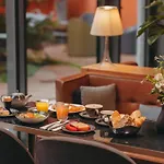 卓英酒店