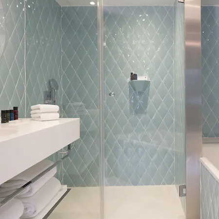 ホテル ドローイング 4*