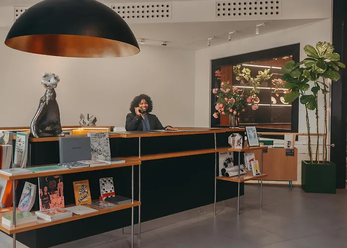 Drawing 4* Παρίσι